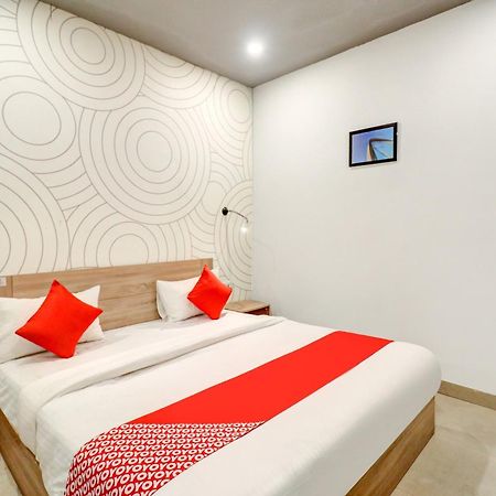 Hotel O Jps Grand Hotel Yeni Delhi Dış mekan fotoğraf