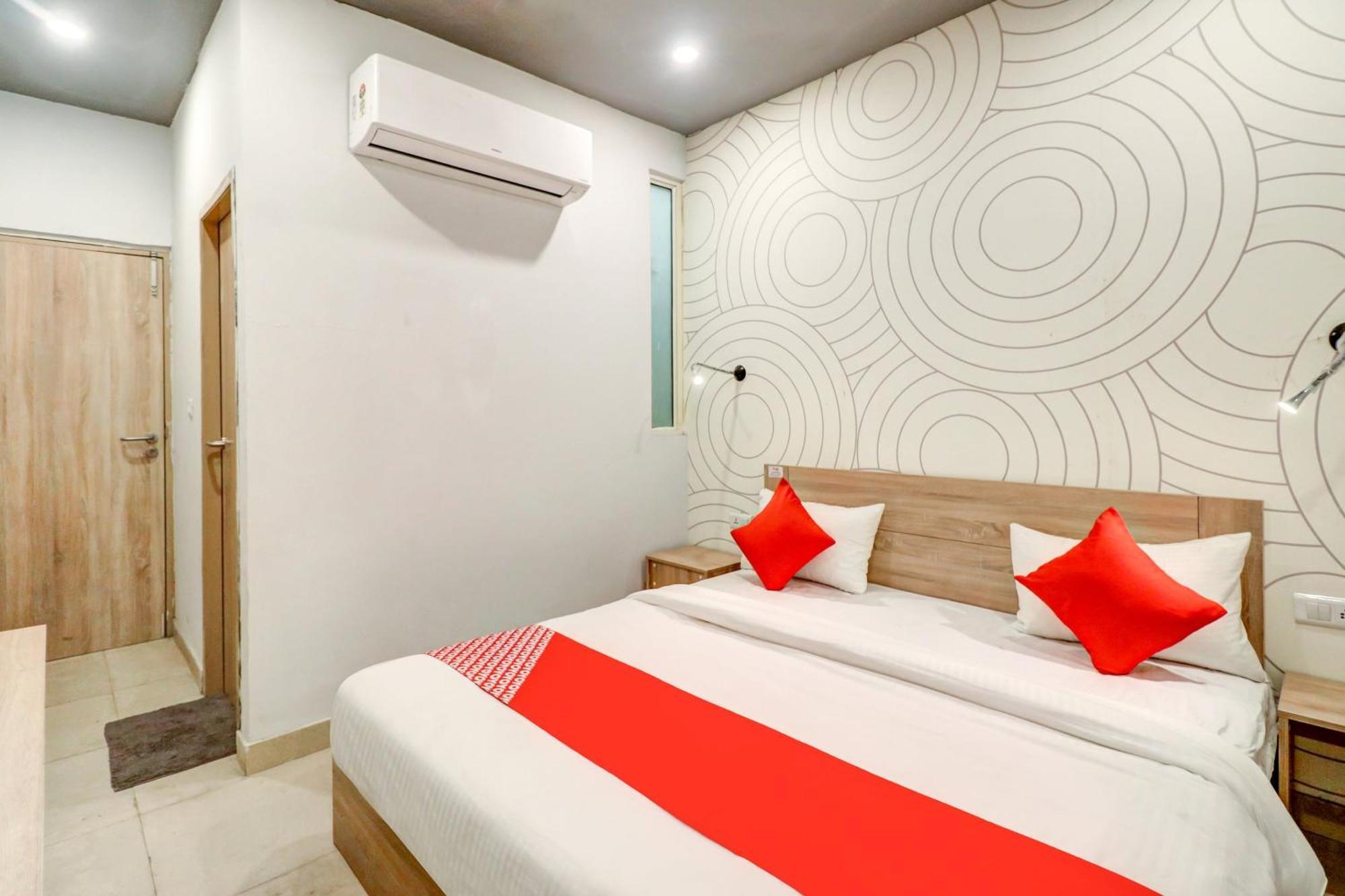 Hotel O Jps Grand Hotel Yeni Delhi Dış mekan fotoğraf