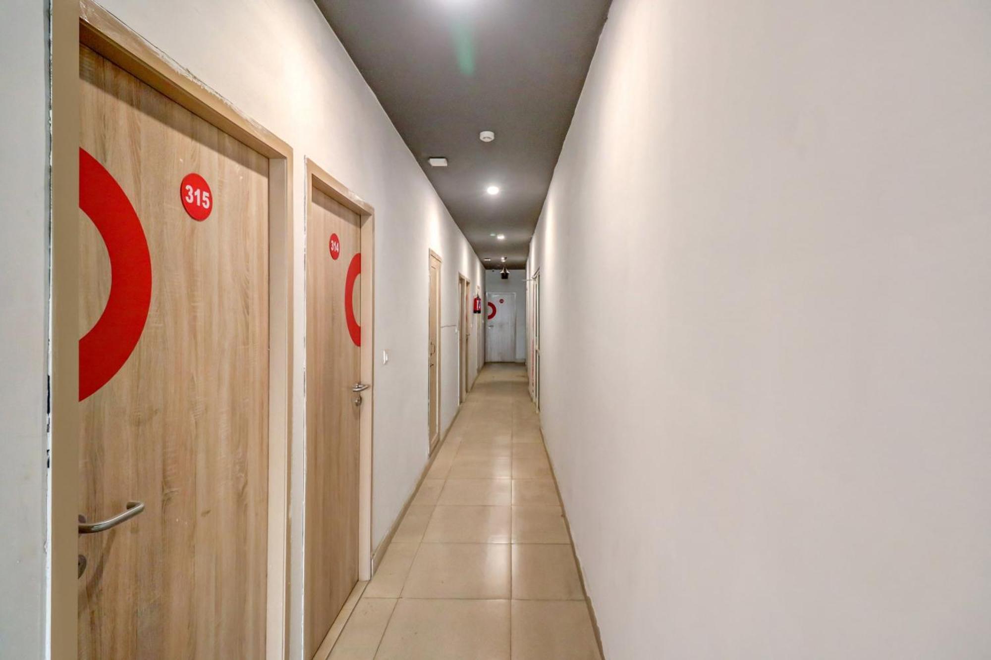 Hotel O Jps Grand Hotel Yeni Delhi Dış mekan fotoğraf