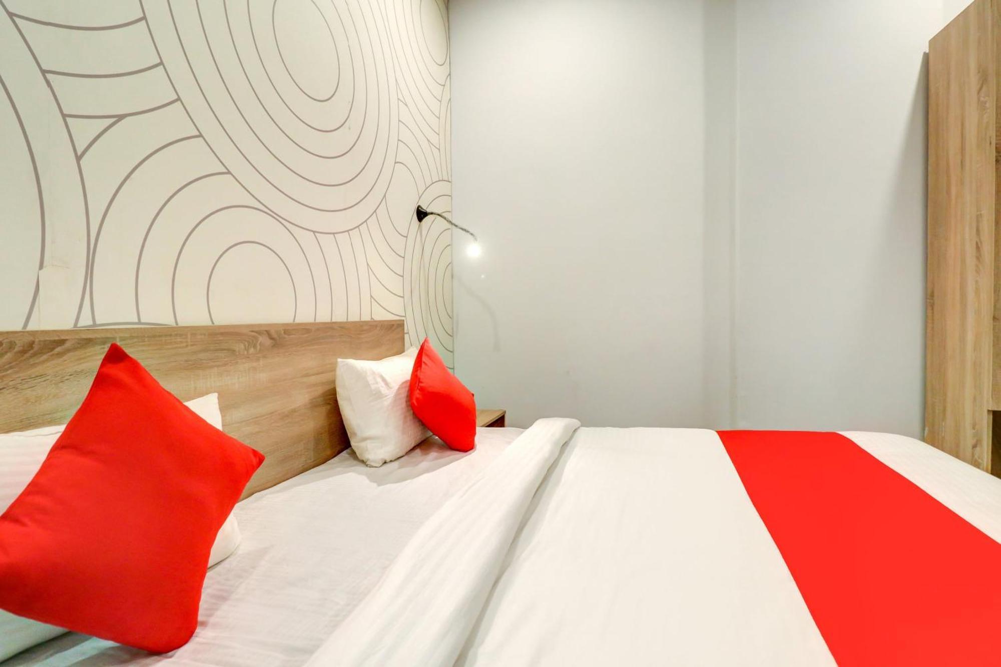 Hotel O Jps Grand Hotel Yeni Delhi Dış mekan fotoğraf