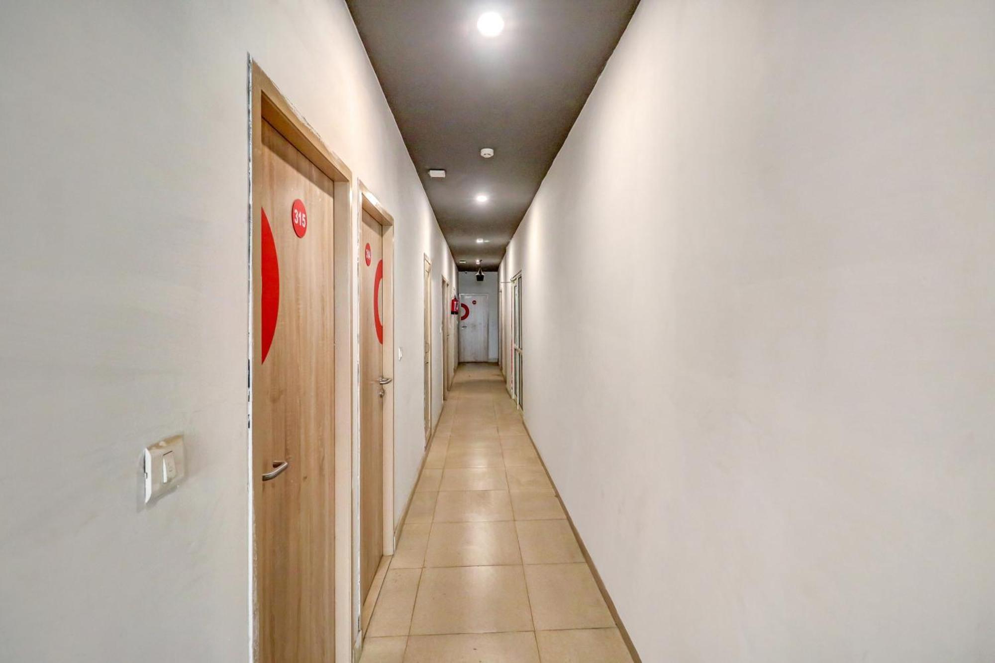 Hotel O Jps Grand Hotel Yeni Delhi Dış mekan fotoğraf