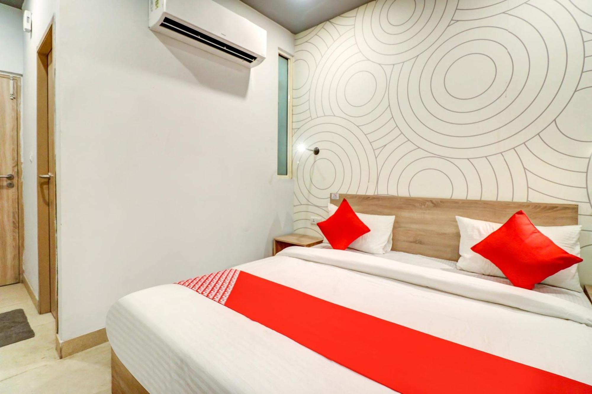 Hotel O Jps Grand Hotel Yeni Delhi Dış mekan fotoğraf