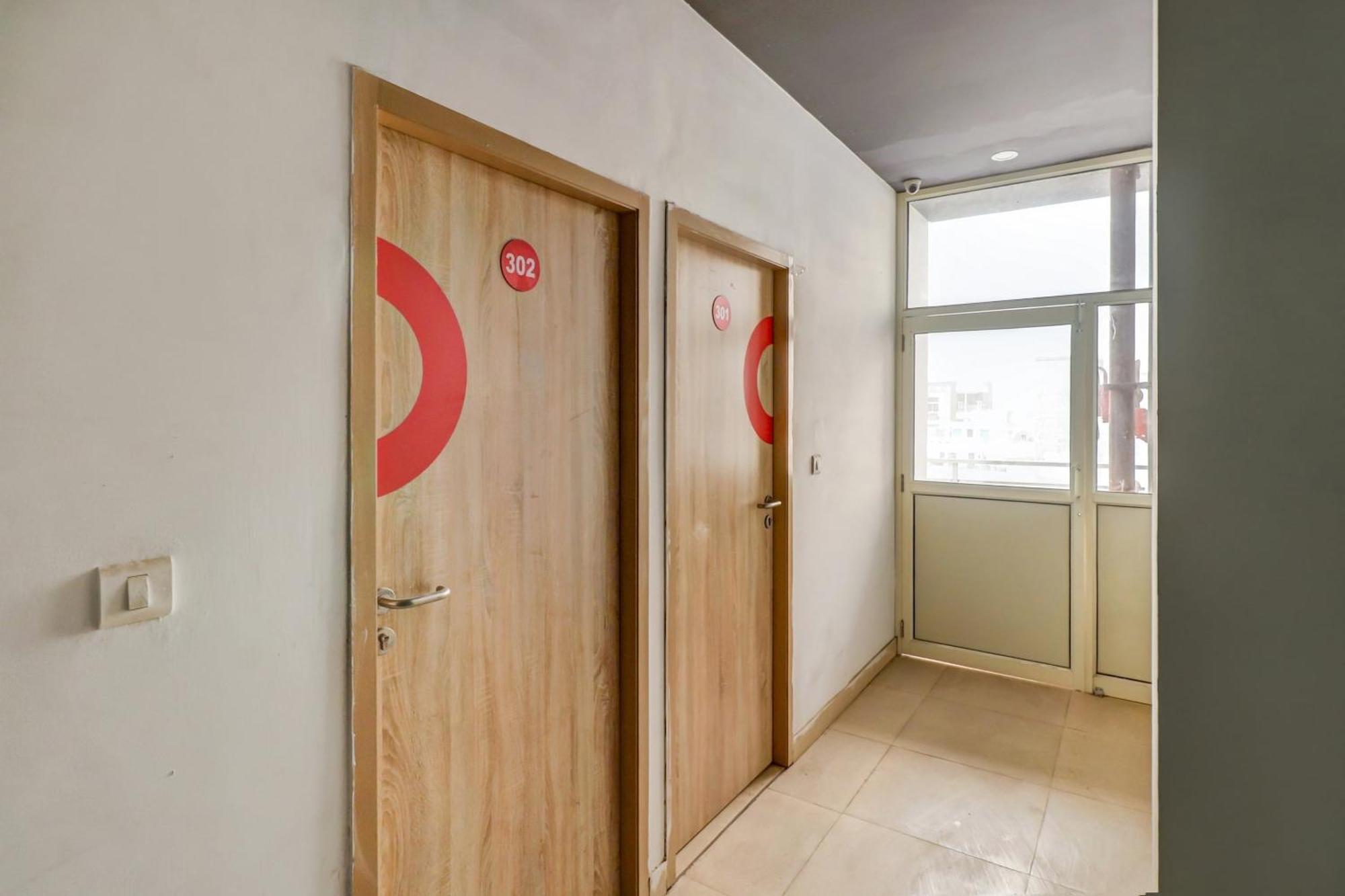 Hotel O Jps Grand Hotel Yeni Delhi Dış mekan fotoğraf