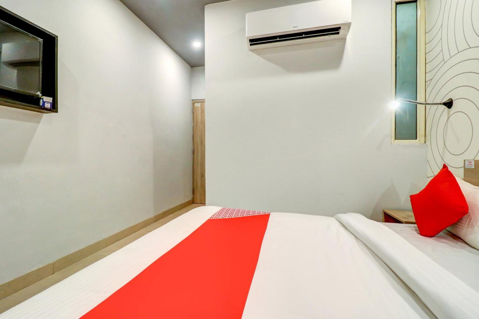 Hotel O Jps Grand Hotel Yeni Delhi Dış mekan fotoğraf