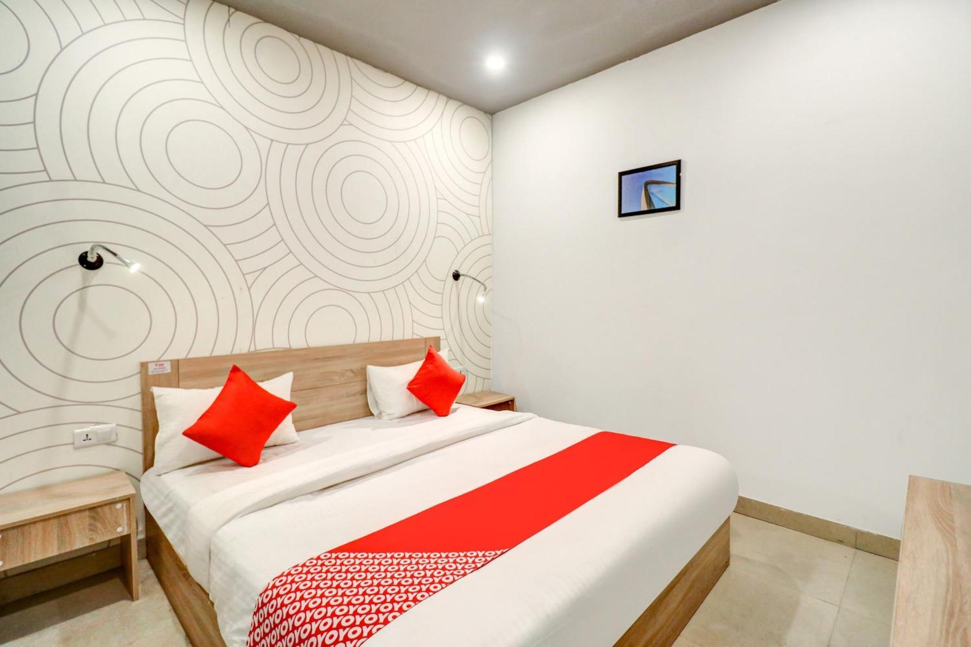 Hotel O Jps Grand Hotel Yeni Delhi Dış mekan fotoğraf