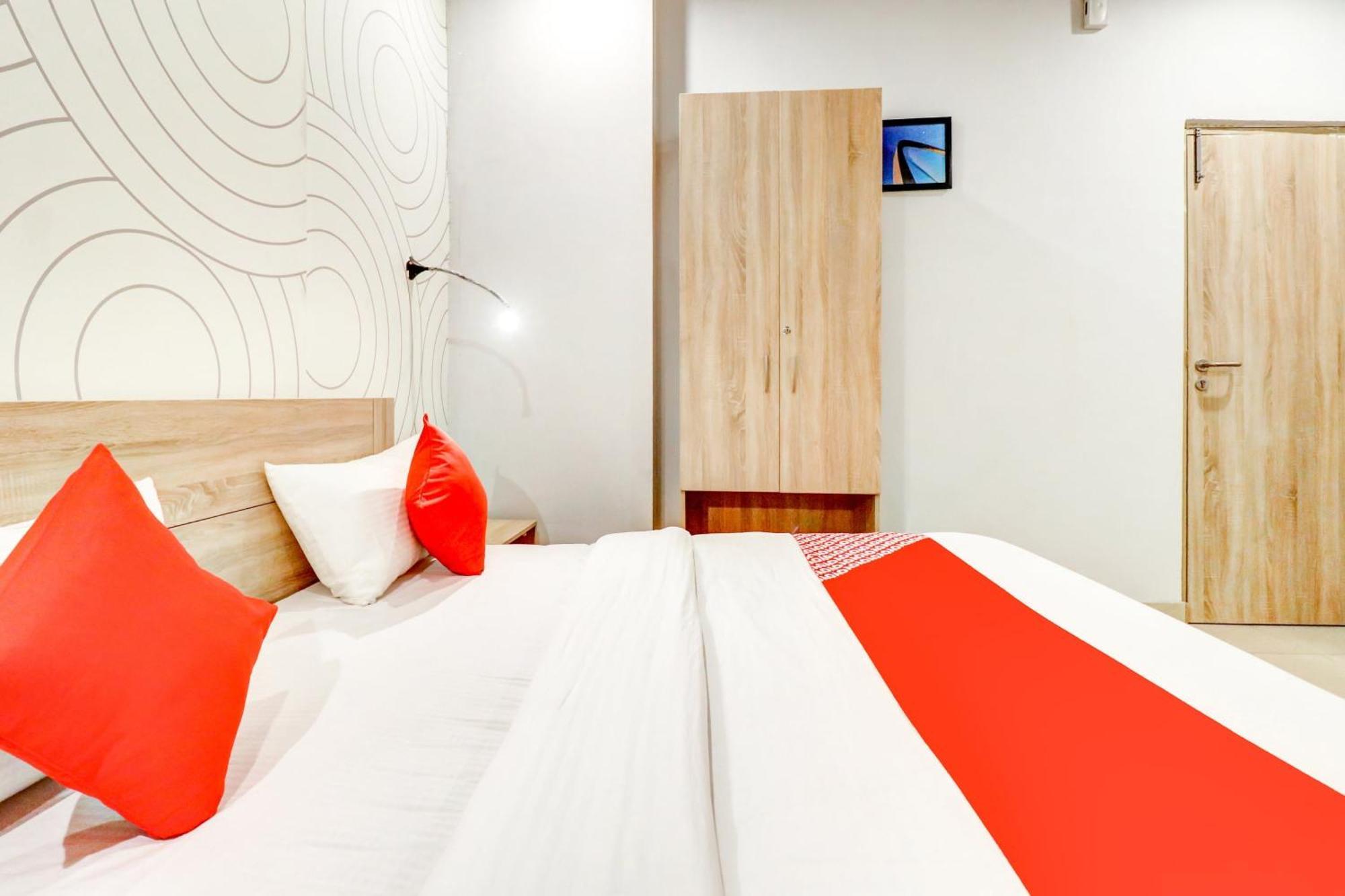 Hotel O Jps Grand Hotel Yeni Delhi Dış mekan fotoğraf